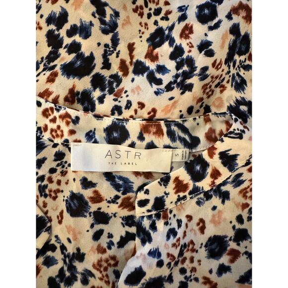 ASTR The Label Blouse Women’s Medium Blue Multi Leopard Cheetah Bell Sleeve - Picture 13 of 15